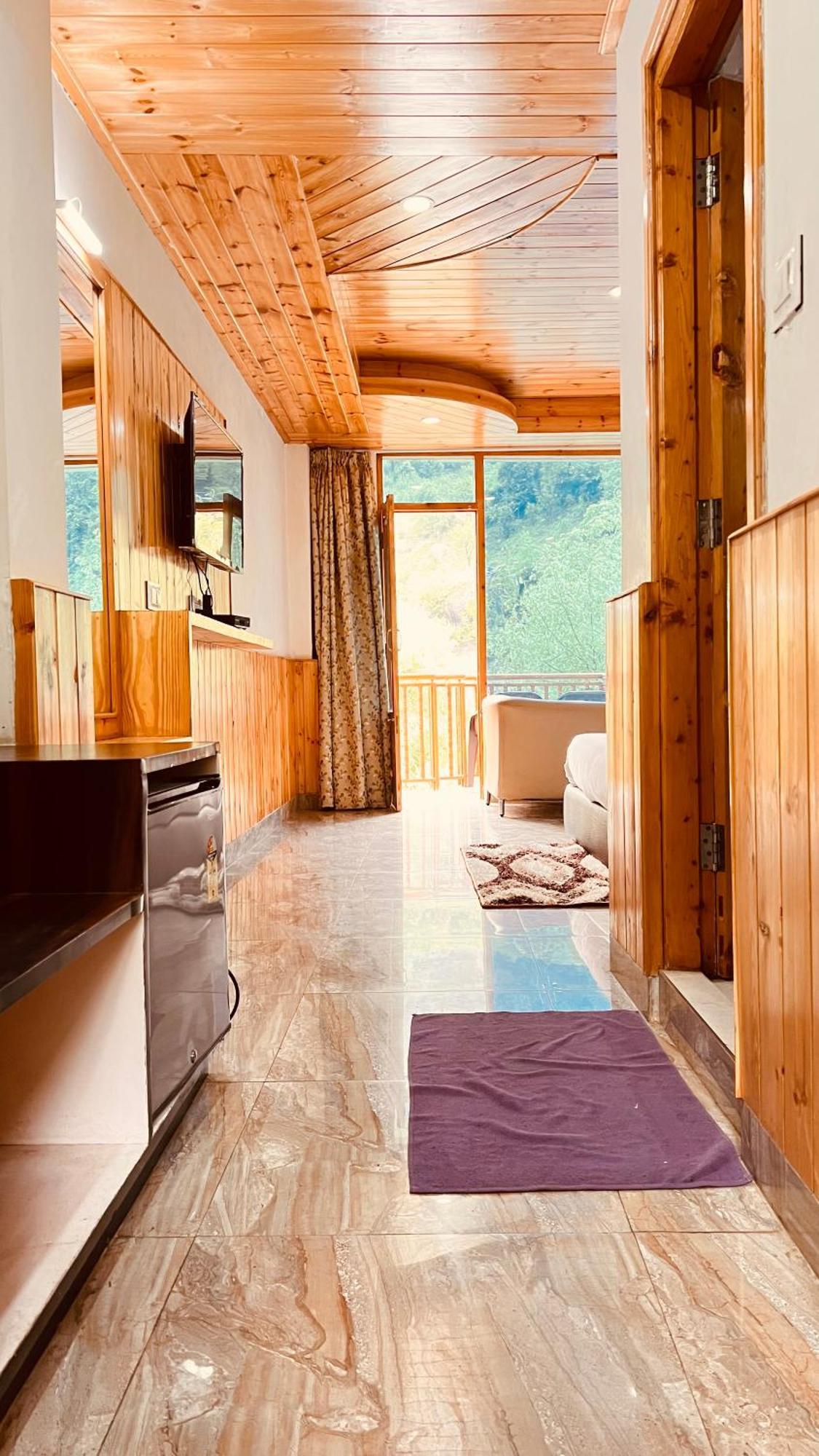 Himalayan Hill Queen Resort, M98160-43400 Hotel