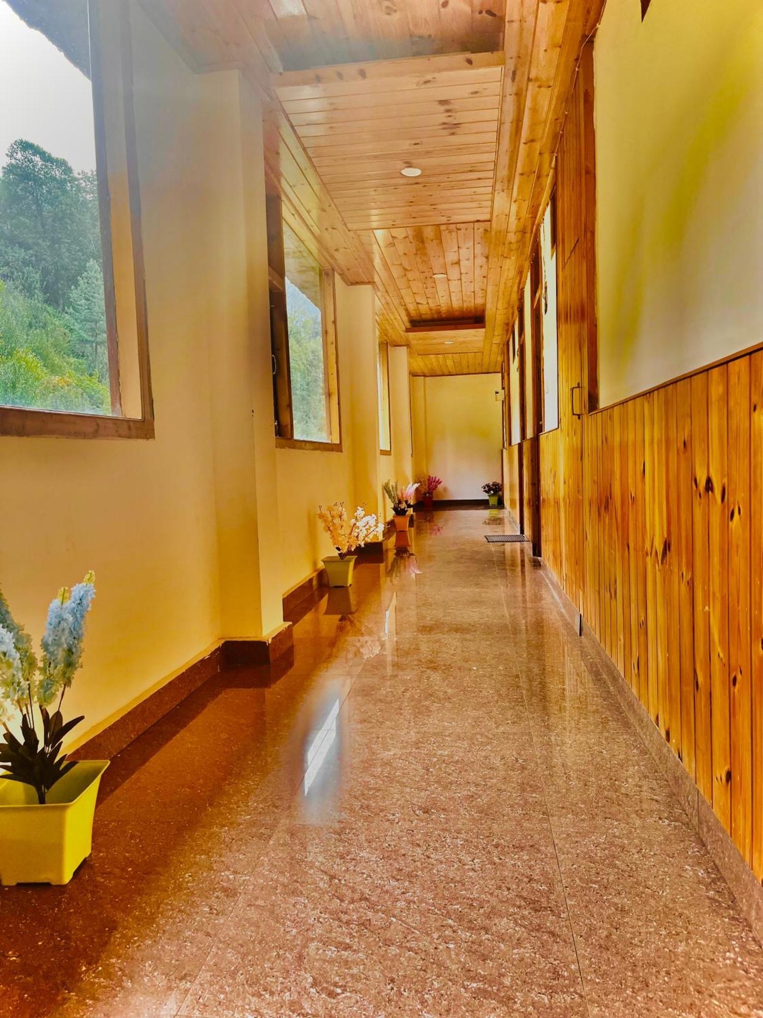 Himalayan Hill Queen Resort, M98160-43400 4*