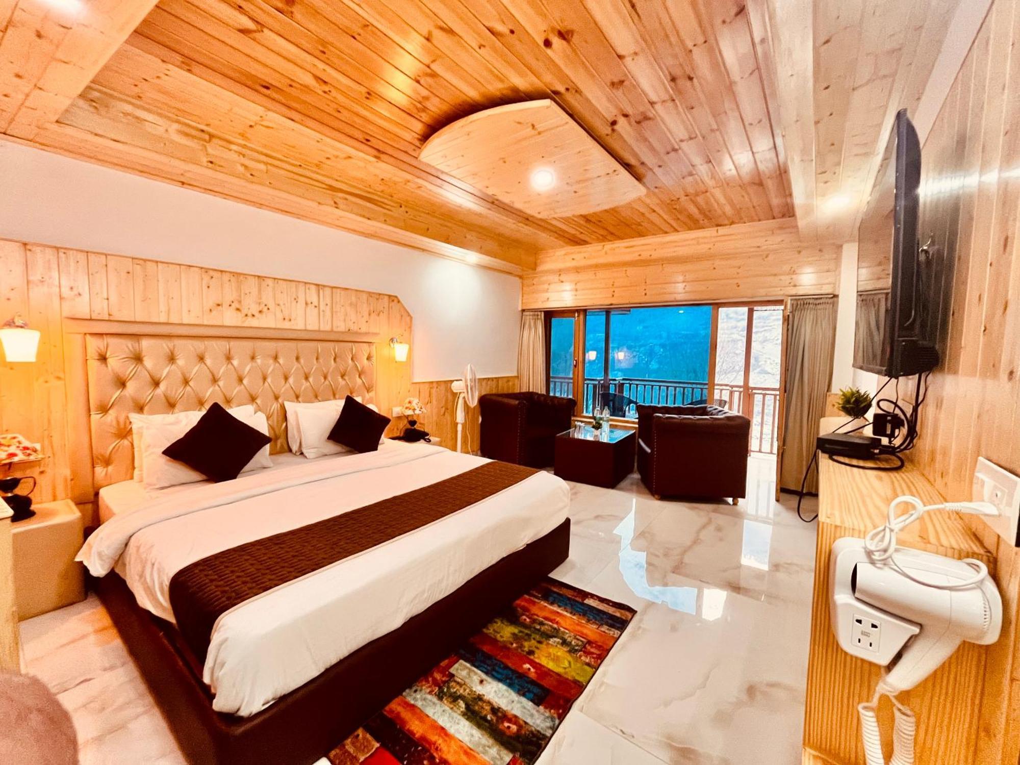 Himalayan Hill Queen Resort, M98160-43400