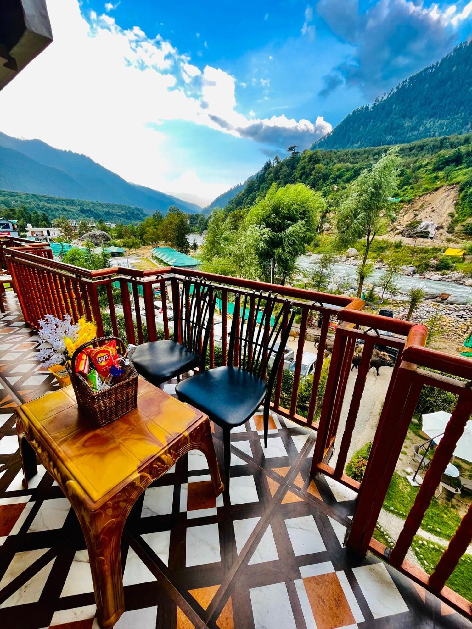 Himalayan Hill Queen Resort, M98160-43400 Hotel 4*