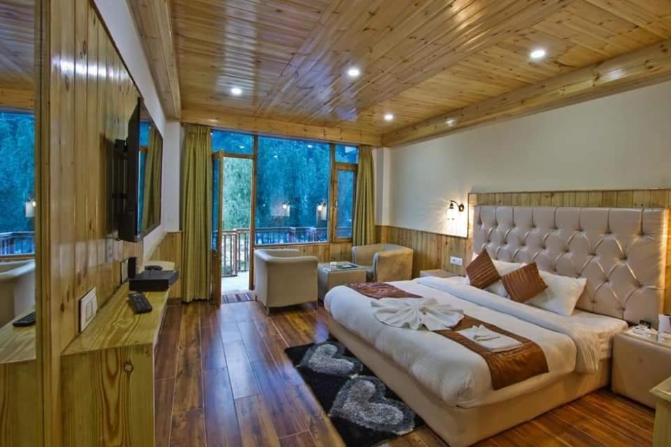 Himalayan Hill Queen Resort, M98160-43400 4*