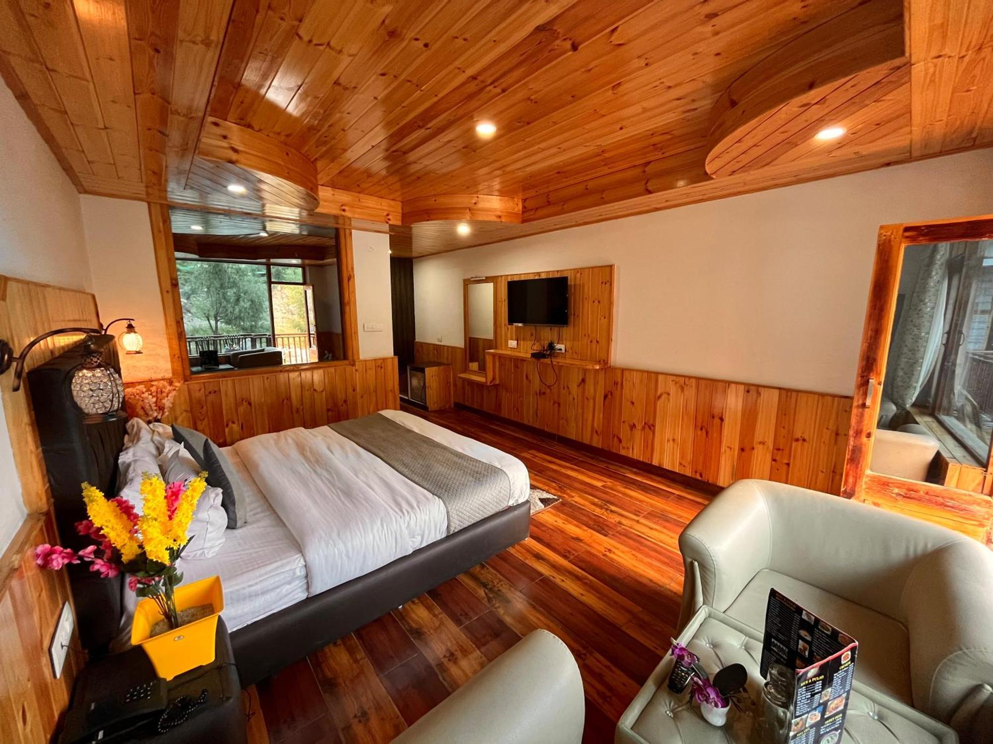 Himalayan Hill Queen Resort, M98160-43400 Hotel Manali (Himachal Pradesh)