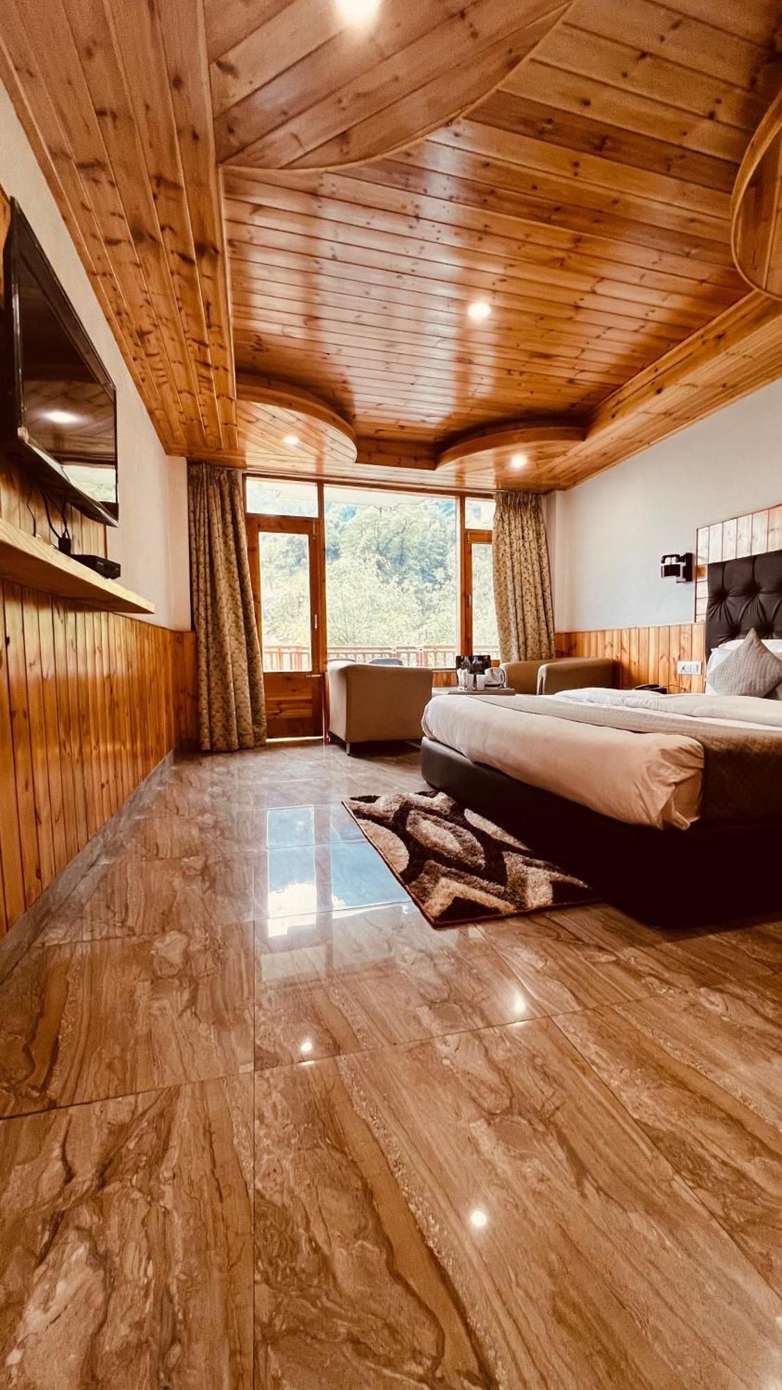 Himalayan Hill Queen Resort, M98160-43400 4*