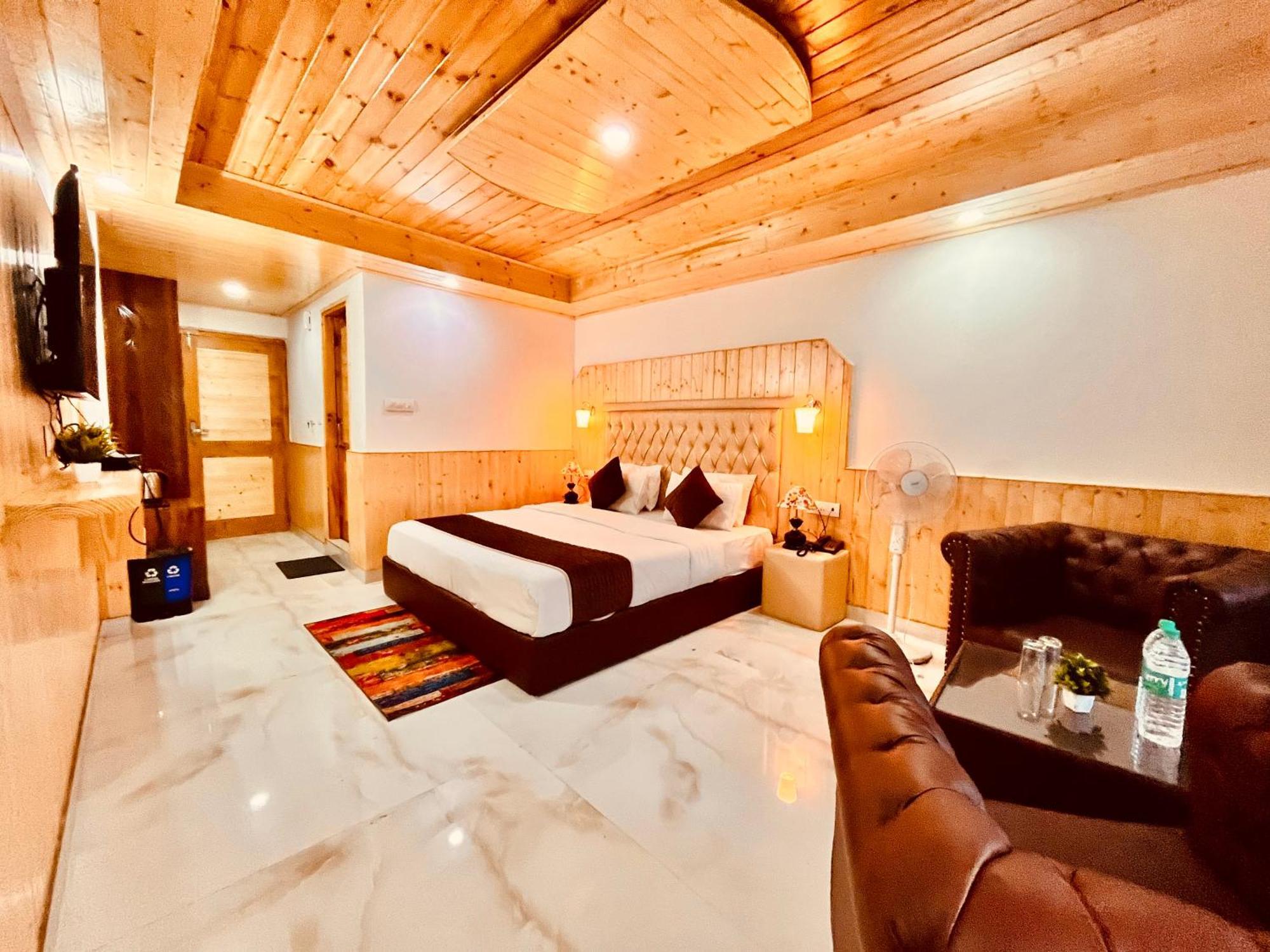Himalayan Hill Queen Resort, M98160-43400