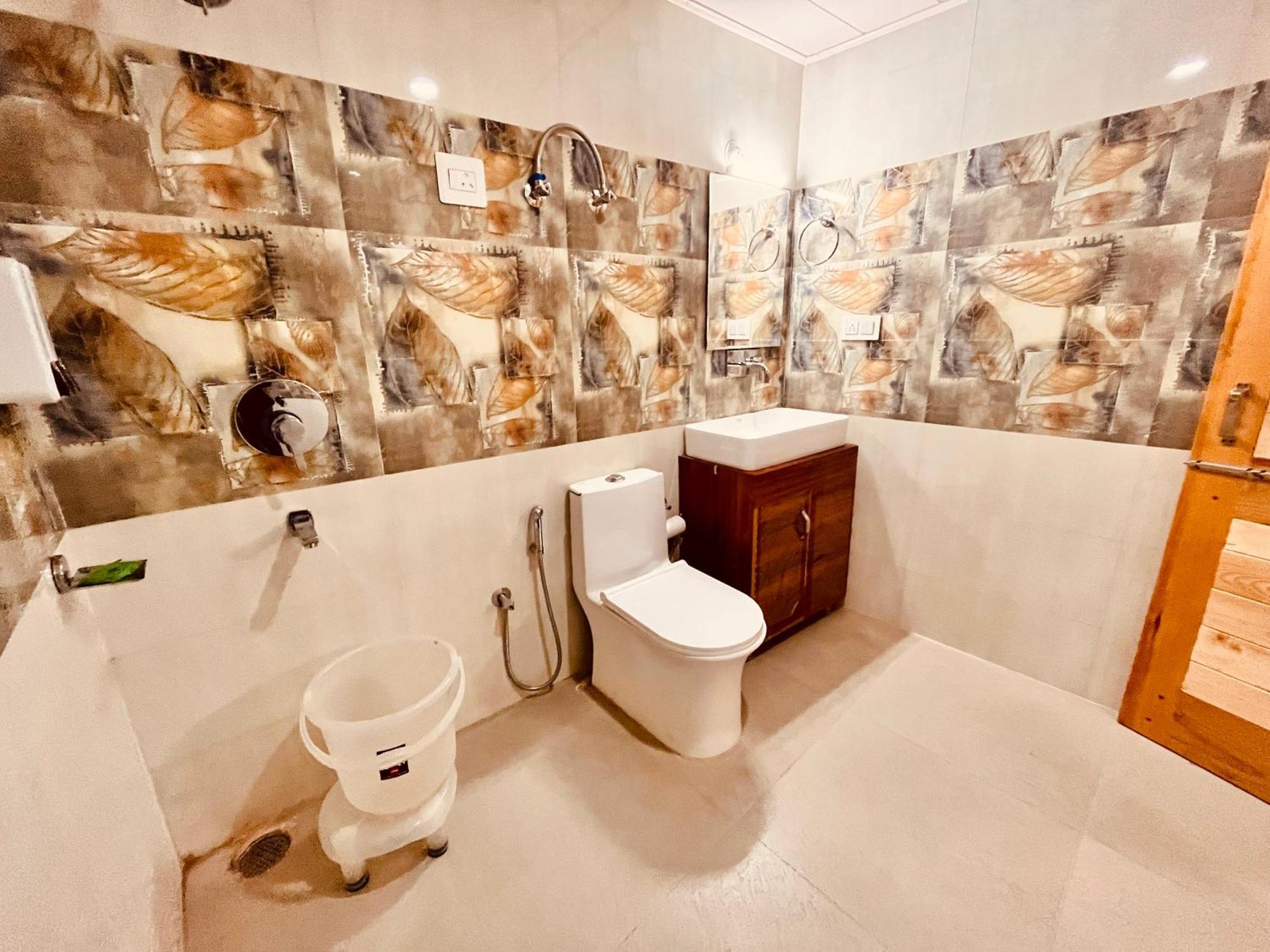 Himalayan Hill Queen Resort, M98160-43400 Hotel