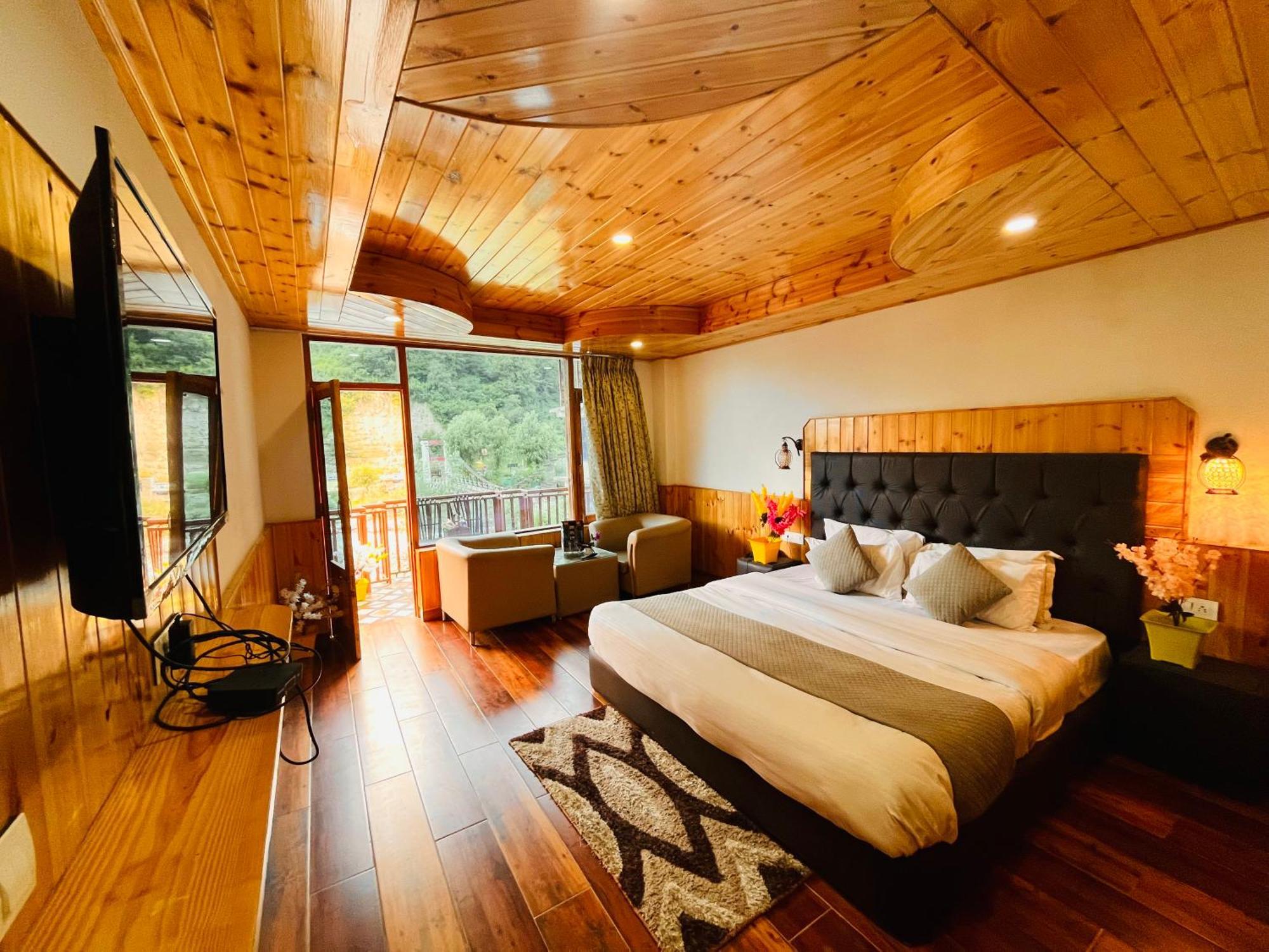 Himalayan Hill Queen Resort, M98160-43400 4*