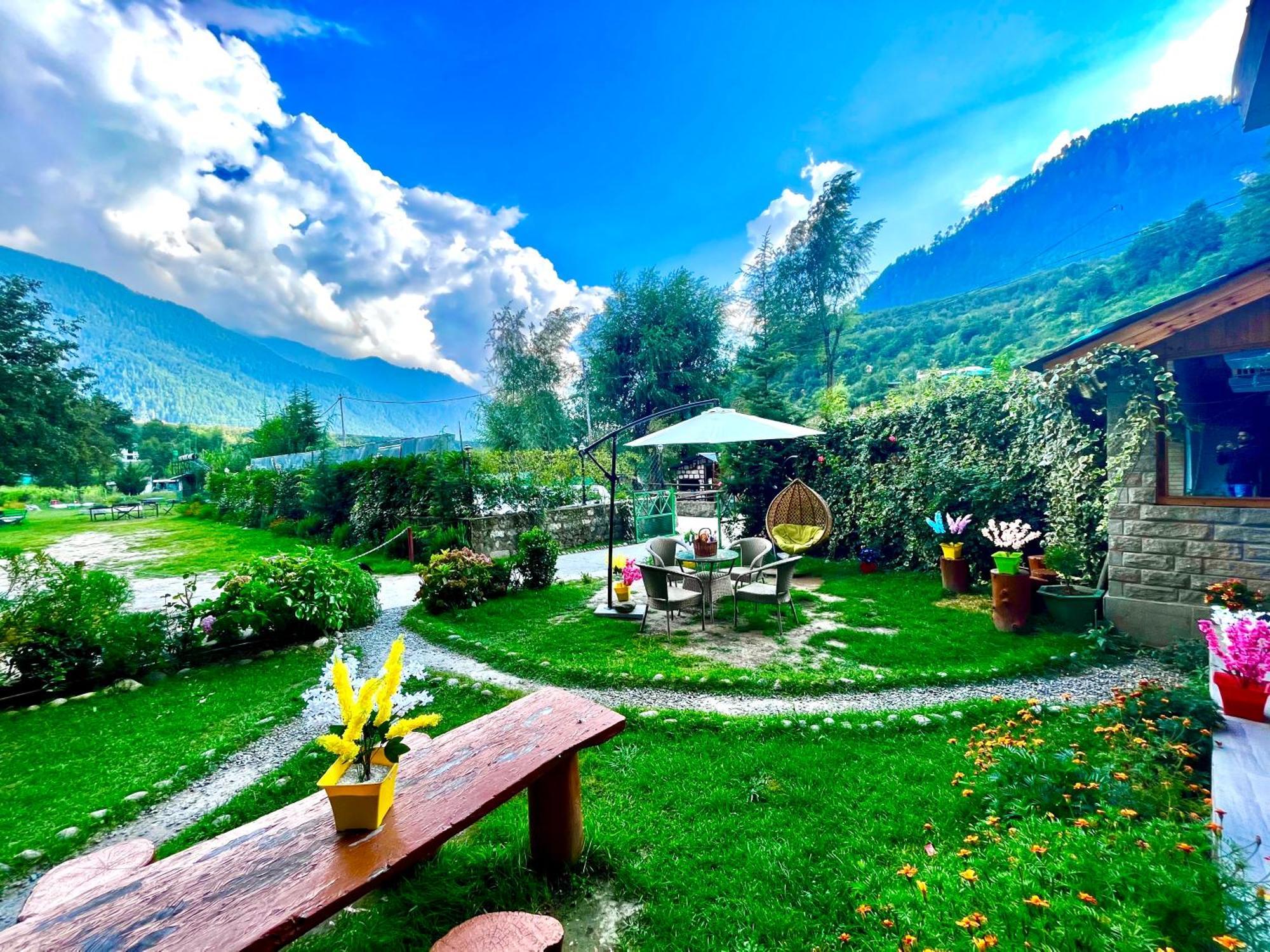 Himalayan Hill Queen Resort, M98160-43400 Hotel