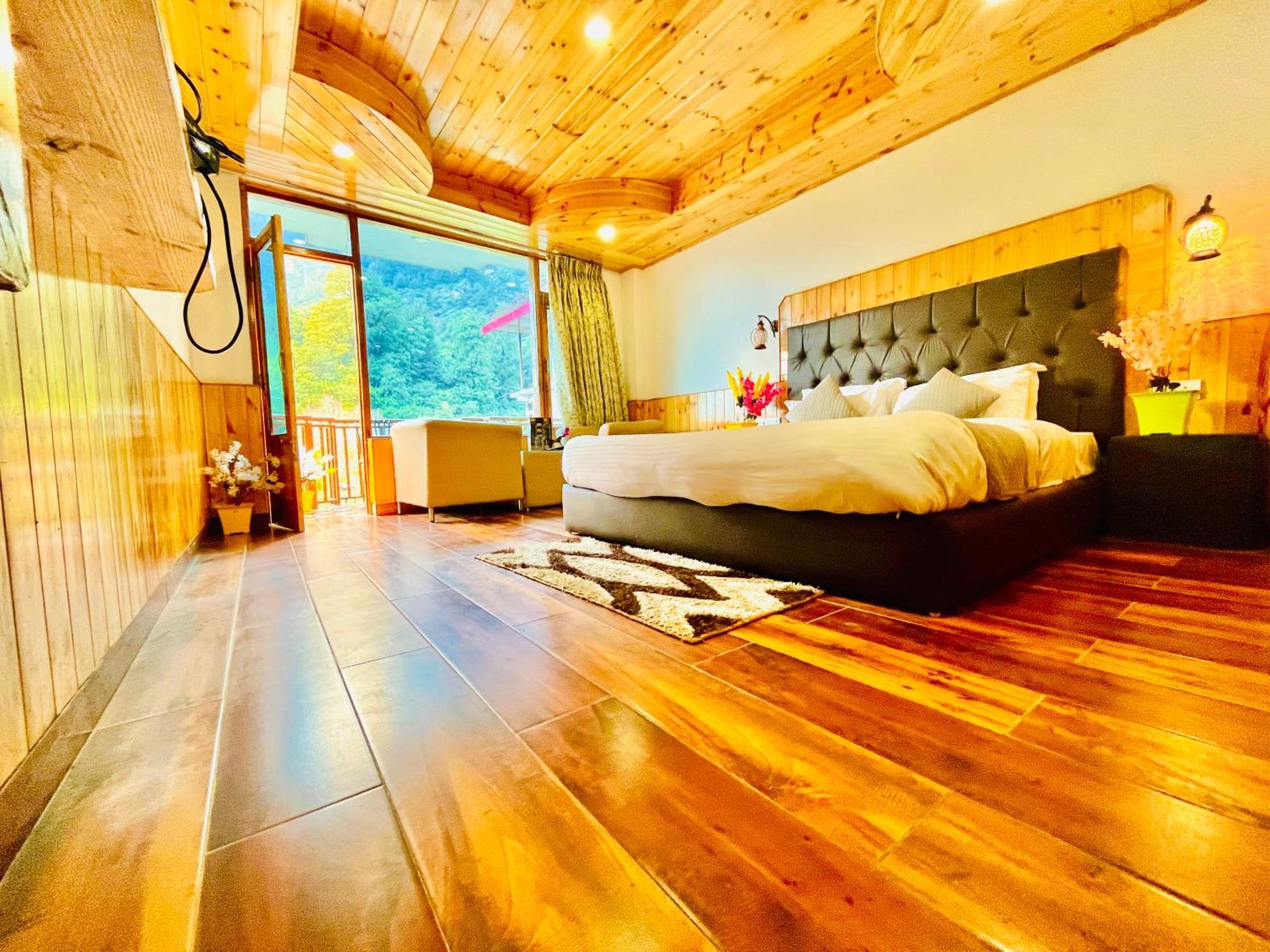 Hotel Himalayan Hill Queen Resort, M98160-43400 4*