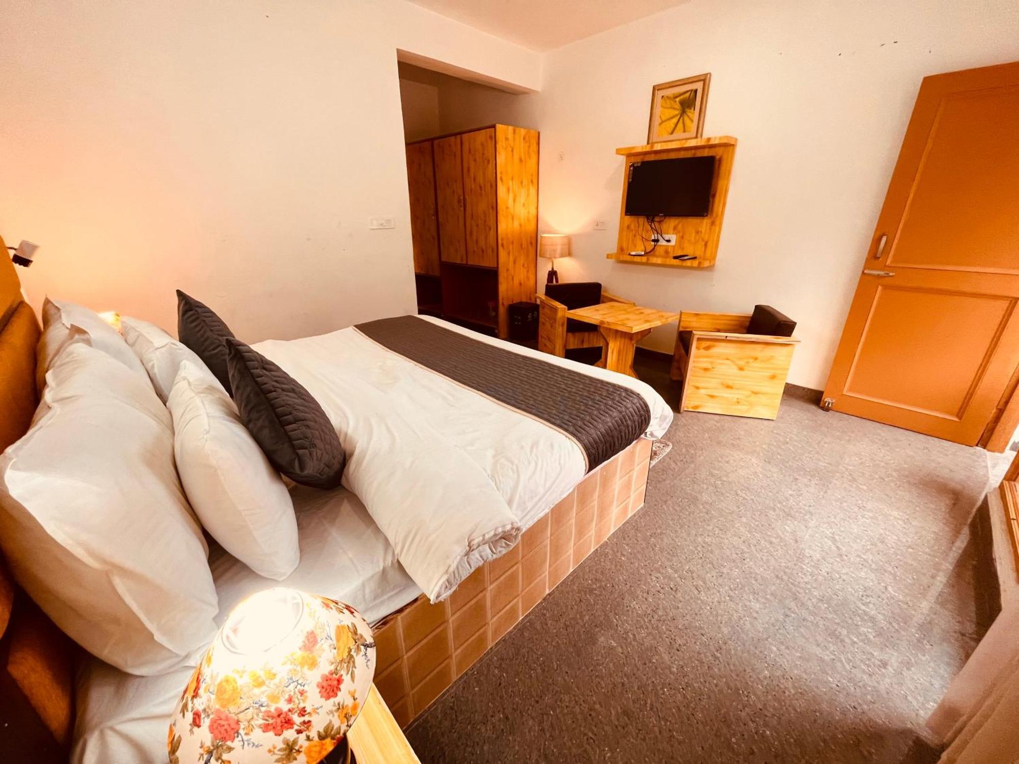 Himalayan Hill Queen Resort, M98160-43400 Manali (Himachal Pradesh)